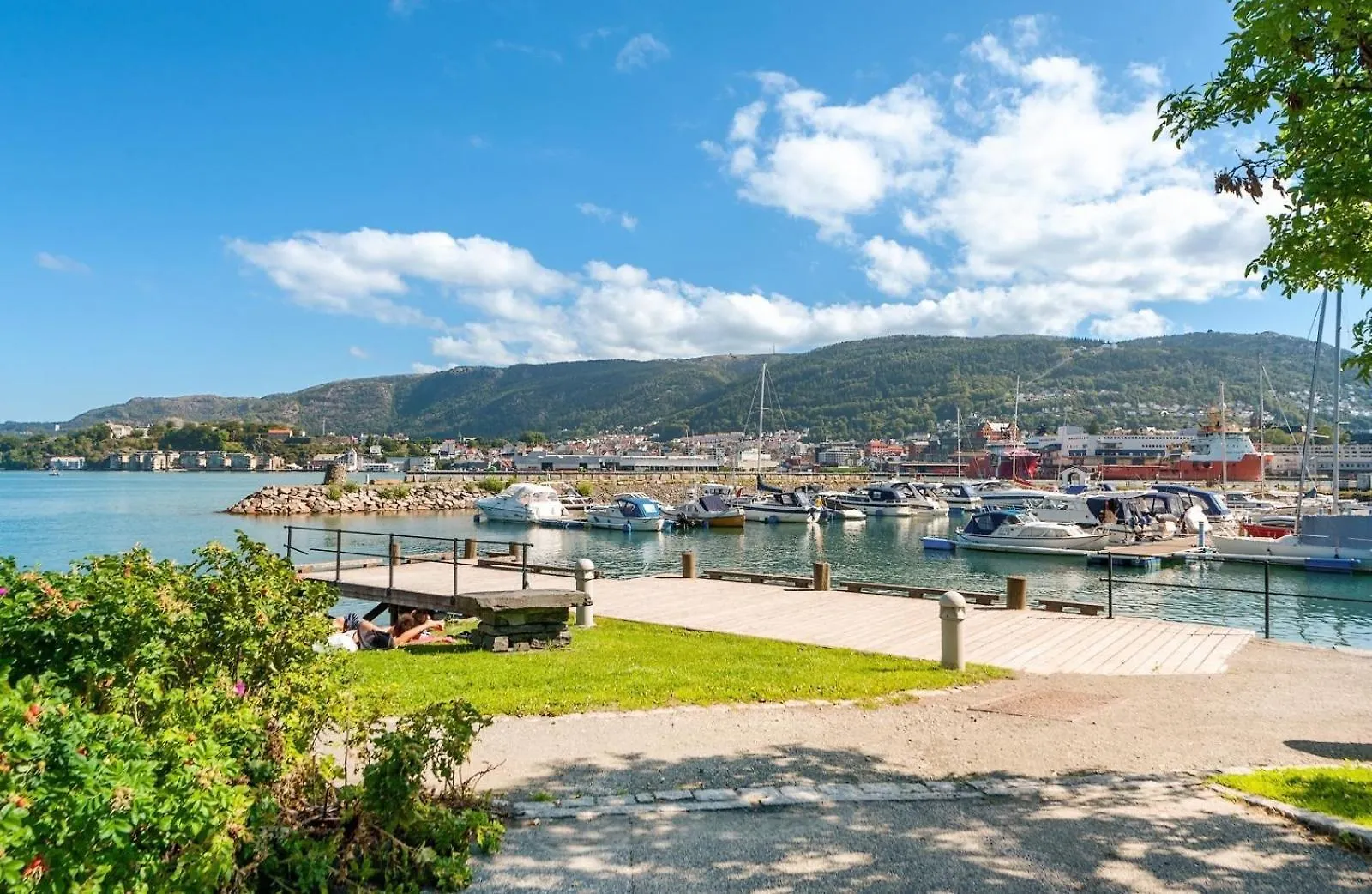 Walking Distance To City Center With Private Parking Bergen